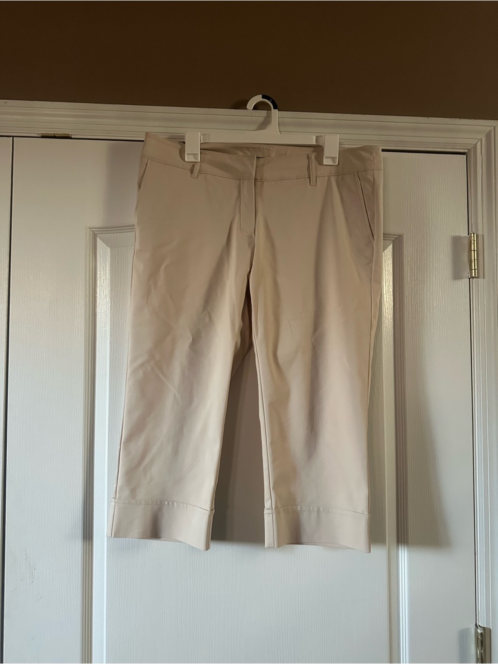Willi Smith Women’s Khaki Capri Pants Size 12 Amazing Condition